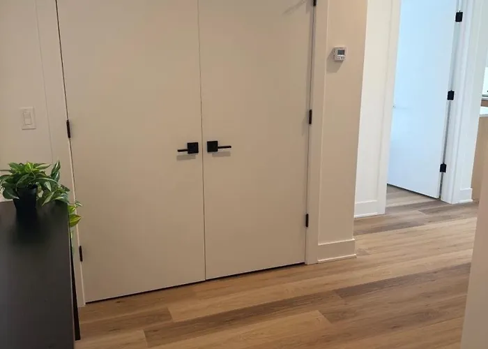 Spacious 2br Steps From Uic Rush Stroger Hospital And Restaurant Row *